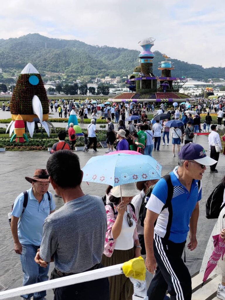 2024台中國際花毯節「太空花境」繁花綻放，萬眾矚目必看花海美景，搭配絕美山景輕鬆拍大片 生活 第12張